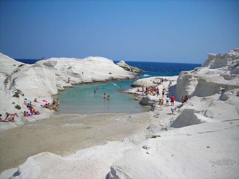 milos/sarakiniko-beach 8.jpg